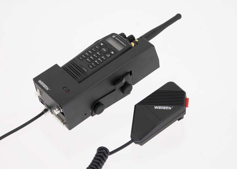 WTC662 KFZ Schnelladegerät Halterung mit Handmikrofon 12V 24V für das MOTOROLA Handfunkgerät DP3400 DP3600