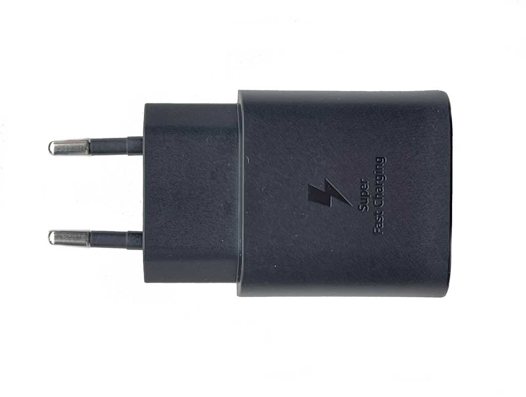 Basic 230V USB Schnellader ohne Kabel / Fastcharge